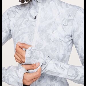 Lululemon define jacket size 6 Jasmine white thumb holes athletic sporty outdoor